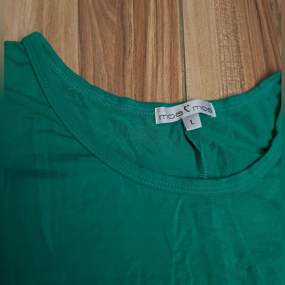 Green Shirt W/ Gathering @ Waist - Picture 2 of 4